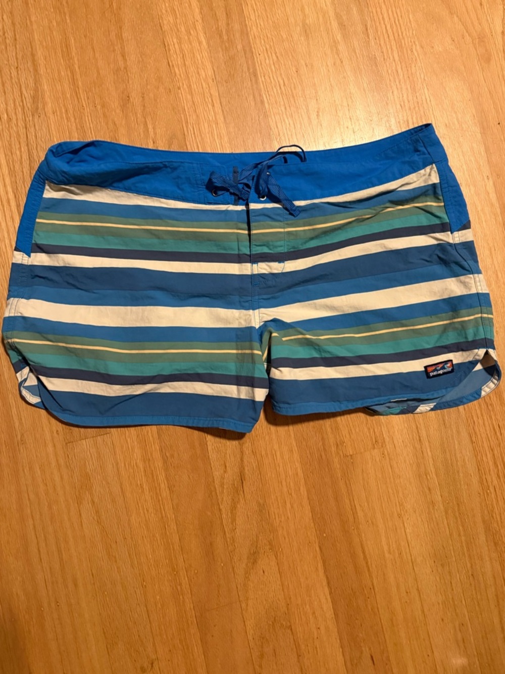 Patagonia women’s wavefarer board shorts